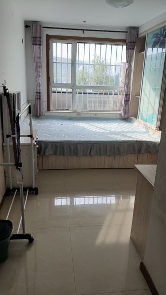 @出租1000/月，水榭花都電梯2室!