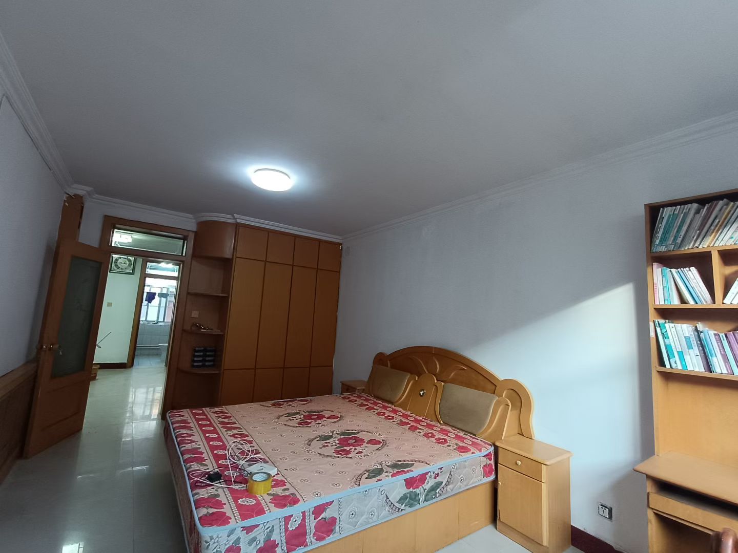 @出租:800/月，實(shí)驗(yàn)身后一樓帶院!