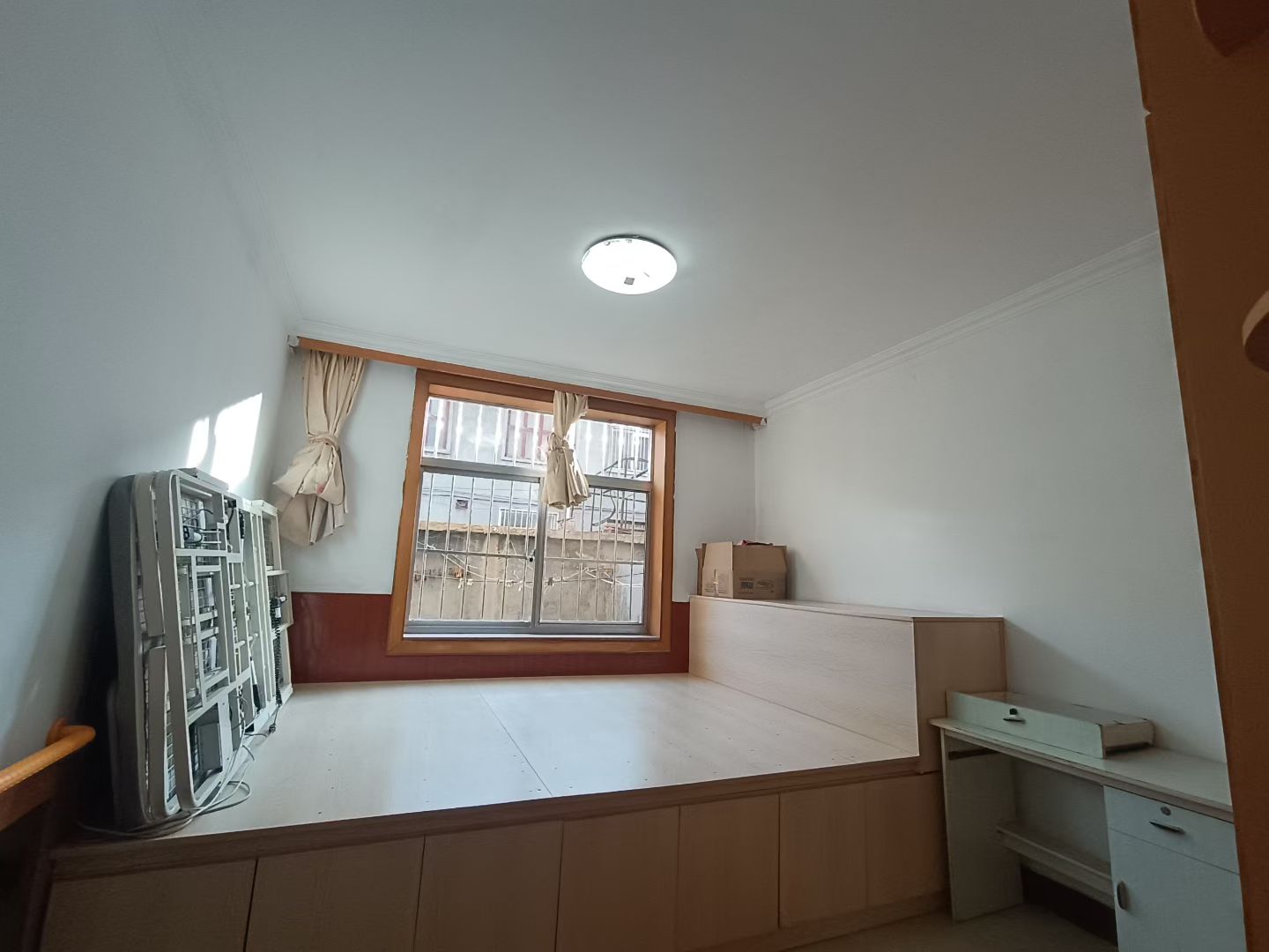 @出租:800/月，實(shí)驗(yàn)身后一樓帶院!