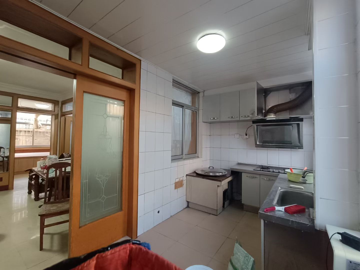 @出租:800/月，實(shí)驗(yàn)身后一樓帶院!