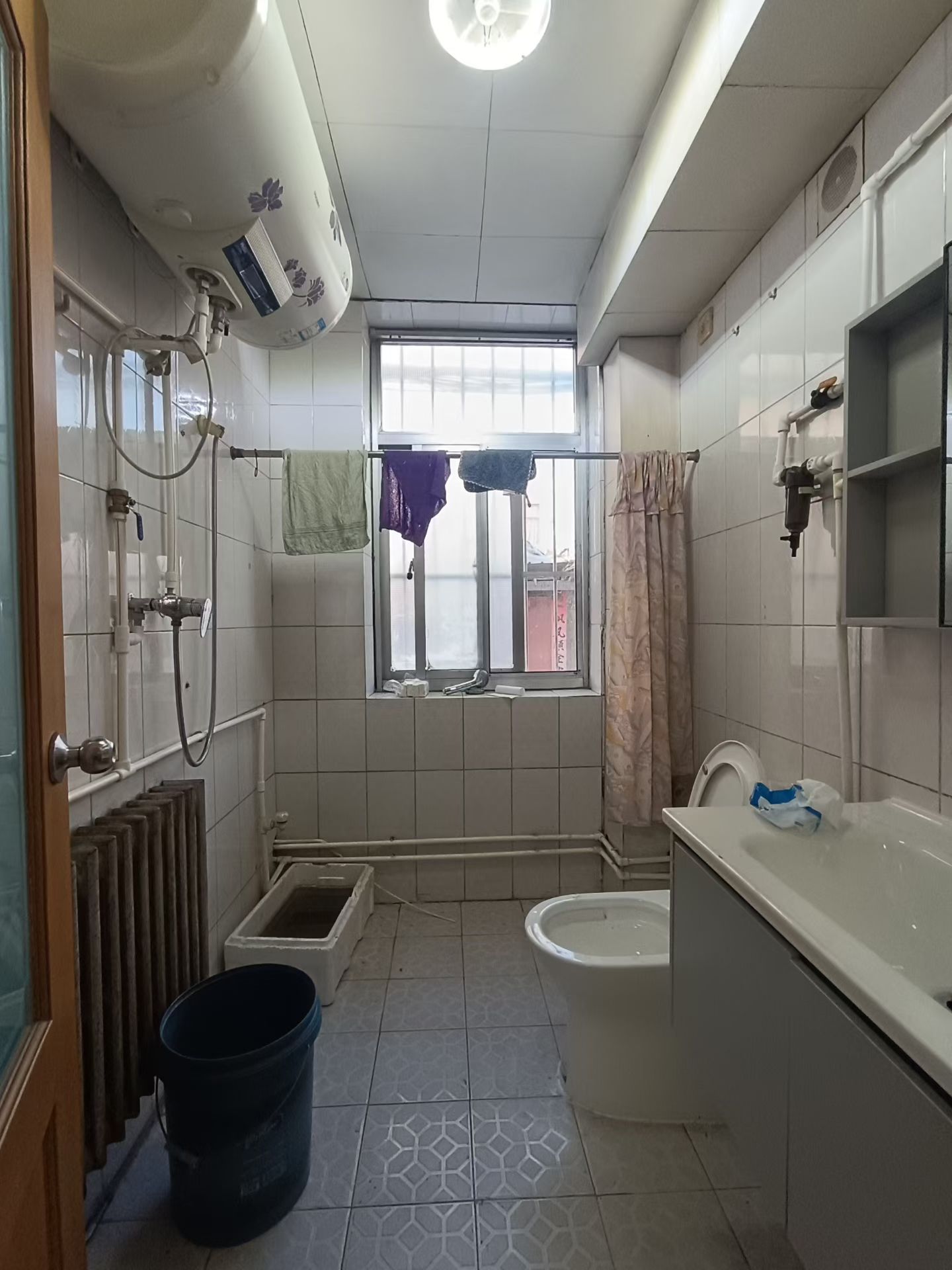 @出租:800/月，實(shí)驗(yàn)身后一樓帶院!