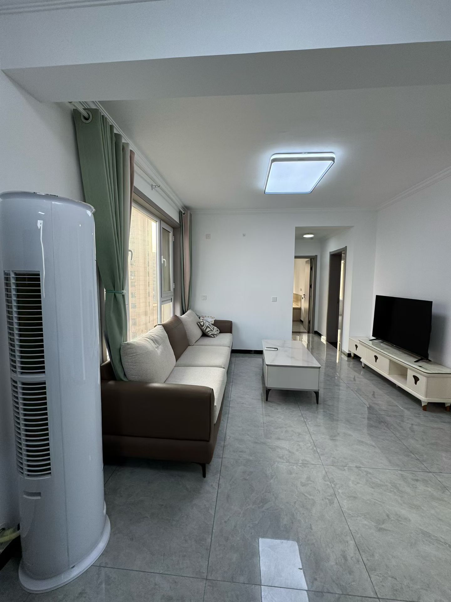 @出租:1400，宇程陽(yáng)光，電梯精裝3室!