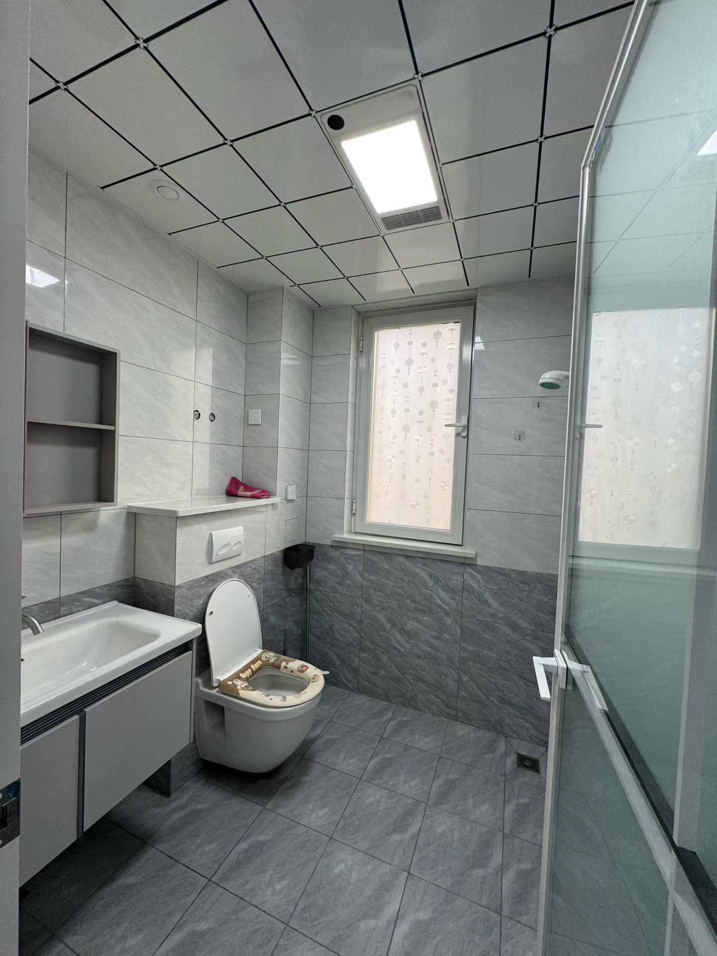 @出租:1400，宇程陽(yáng)光，電梯精裝3室!