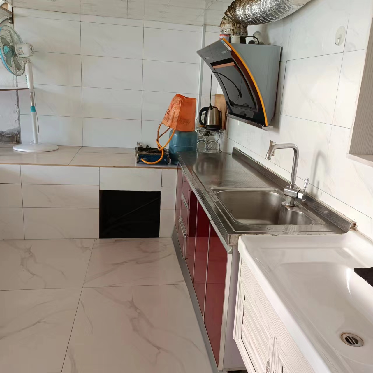 出租：文登開發(fā)區(qū)玫瑰公寓一樓（年租金5500元）