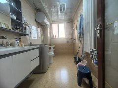 銀海綠洲龍溪苑住人一樓東邊戶139.71平三室兩衛(wèi)45.8萬