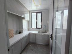 金色年華三期多層頂加閣103.3平四室33.8萬