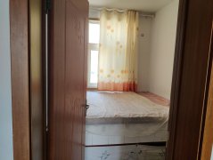 刺繡小區(qū)二中房源南北通透住人4樓